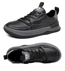 Vue détaillée de chaussures de haute qualité en cuir noir pour hommes de profil et dessus.