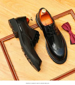 Elegantes zapatos de cuero negro para hombre con estilo profesional de negocios