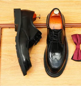 Zapatos de vestir para hombre en cuero negro brillante con punta de ala para bodas y gala