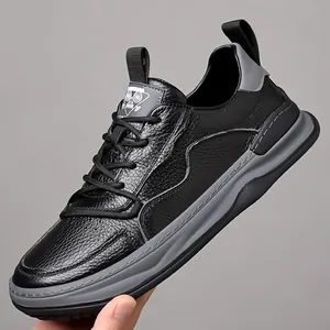 Baskets décontractées en cuir de vachette noir pour hommes avec semelle grise antidérapante