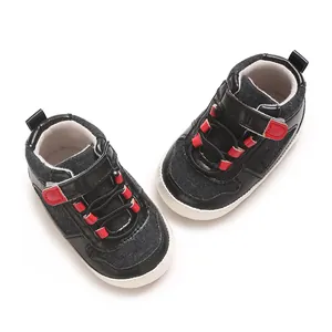 Detaillierte Ansicht der weichen Freizeit-Lauflernschuhe für Baby-Jungen in Schwarz-Rot