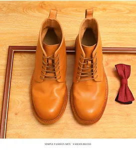 Detailansicht von Herren-Chukka-Boots aus echtem Leder in Hellbraun mit Schnürung
