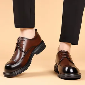 Professional men's dark brown leather dress shoes with thick soles for business commute