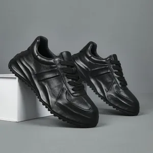 Premium heren sneakers van zwart leer met dikke zool en een goed ademend ontwerp