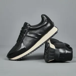 Baskets classiques en cuir noir pour hommes avec semelle blanche épaisse et aération