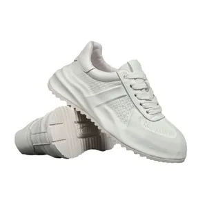 Luxe witte heren sneakers van echt leer voorzien van ademende geperforeerde details