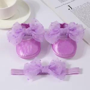 Elegante conjunto de zapatos de princesa para bebé y diadema con lazos de tul morado