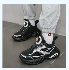 Jungen schwarz-weiße klobige Sneaker mit praktischem Schnellverschluss für Laufsport