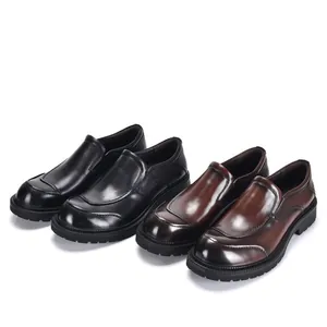 Mocasines de cuero genuino para hombre disponibles en colores negro y marrón clásico