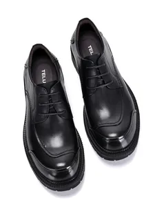 Vista dettagliata di scarpe stringate da uomo premium in vera pelle bovina nera elegante