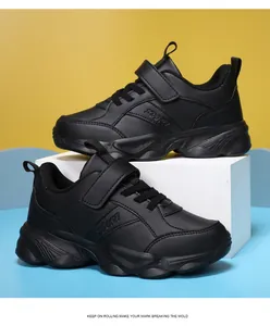 Zapatillas deportivas negras duraderas para niños con cierre de velcro y logotipo SPORT