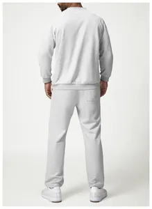 Vista posteriore di una tuta sportiva grigia da uomo con felpa e pantaloni jogger