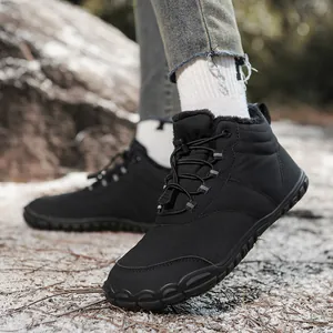 Botas de nieve negras de invierno con forro de pelo cálido y suela antideslizante para senderismo