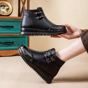 Schwarze Winterstiefeletten für ältere Damen mit Blumenmuster und rutschfester Sohle