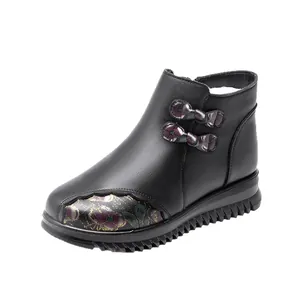 Klassische schwarze Lederwinterstiefel für ältere Damen mit Blumenmuster und rutschfester Sohle
