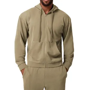 Comodo set da uomo con felpa con cappuccio e zip verde oliva e pantaloni sportivi