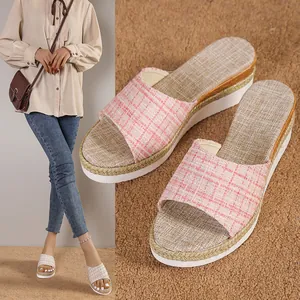 Mules à talons compensés en tweed pour femme avec semelle plateforme et jolis détails tissés