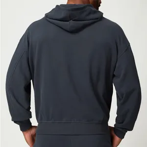 Vista posterior profesional de una sudadera con capucha deportiva oversize de color gris carbón