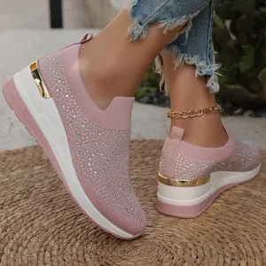 Eleganti scarpe con zeppa rosa con strass, suola spessa e tomaia in maglia rifinita