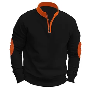 Detailopname van een zwart en oranje sweatshirt met halve rits met kraag- en mouwdetails
