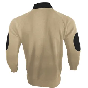 Achteraanzicht van beige heren sweatshirt met zwarte elleboogstukken en hoge kraag