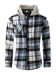 Vista detallada de camisa de franela a cuadros para hombre con capucha gris y un bolsillo