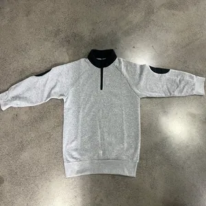 Zware grijze fleece sweater met halve rits en contrastrerende zwarte elleboogstukken
