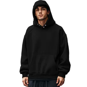 Oversized μαύρο ανδρικό φούτερ με κουκούλα, επένδυση fleece και λεπτομέρεια με κουμπιά