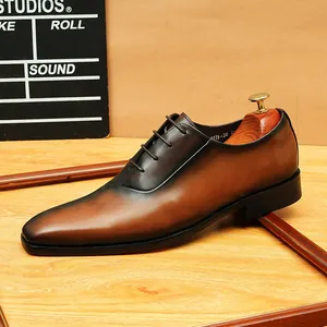 Zapatos Oxford clásicos de hombre en cuero marrón degradado para trajes de negocios