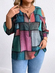 Nahaufnahme eines Oberteils in Übergröße mit Reißverschluss und buntem Patchwork-Print