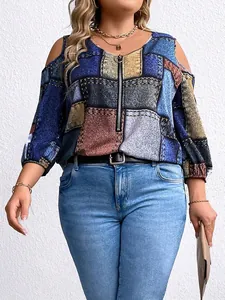 Nahaufnahme eines Oberteils in Übergröße mit Patchwork-Print und Reißverschluss-Detail