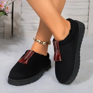 Botas de nieve con plataforma y punta redonda con borla roja decorativa y detalles bordados