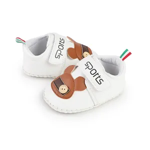 Scarpine bianche primi passi per neonati con design a orsetto e chiusura in velcro