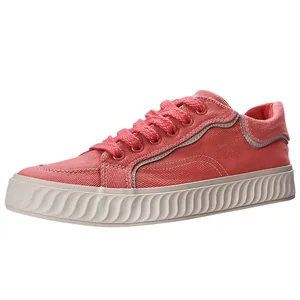 Zapatillas casuales de lona roja para hombre con suela gruesa de goma blanca y cordones