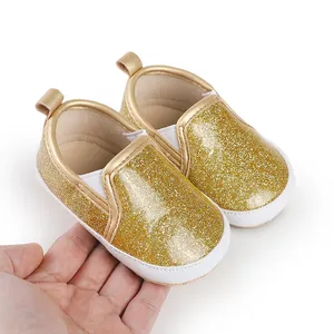 Goldene Glitzer-Lauflernschuhe für Babys mit weichem Slip-On-Design für Kleinkinder