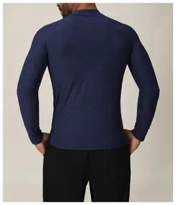 Vue arrière d'un t-shirt de sport bleu marine à manches longues pour homme fitness