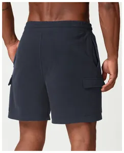 Vue arrière du short de sport cargo bleu marine pour homme avec taille élastique