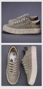 Vue détaillée des baskets basses en toile kaki pour hommes sous différents angles.