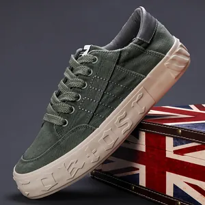 Baskets décontractées en toile homme vert armée avec semelles beiges épaisses embossées