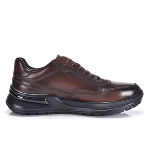 Premium Herren-Sneaker aus braunem Leder mit dicken Sohlen und Schnürung