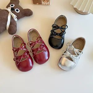 Eleganti ballerine Mary Jane per bambine con fiocchi in rosso, nero e argento lucido