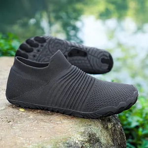 Lichtgewicht outdoor blotevoetenschoenen met vijf-vinger brede teen en rubberen zool