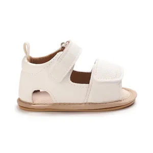 Vue latérale de la sandale pour bébé en cuir PU blanc cassé avec semelle en caoutchouc