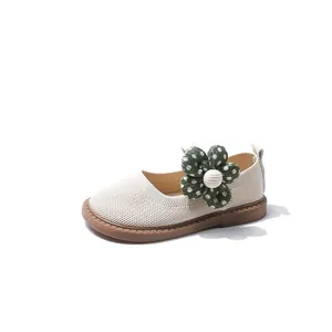 Süße beige atmungsaktive Strick-Prinzessinenschuhe für Mädchen mit Blumendekor