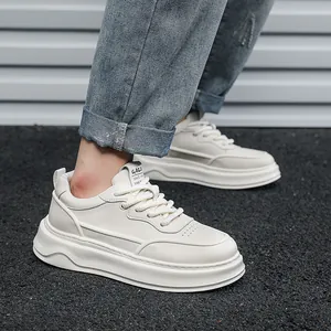 Sneaker chunky in pelle bianca premium da uomo, scarpe casual con zeppa alla moda