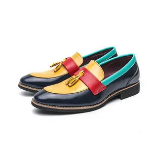 Mocassins en cuir multicolores pour hommes avec color-blocking audacieux et détail gland