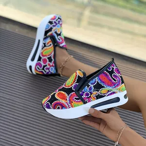 Zapatos de cuña con plataforma bordados bohemios coloridos con malla transpirable