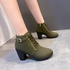 Elegante olivgrüne Stiefeletten mit Blockabsatz, Schnürung und schicker Zierschnalle