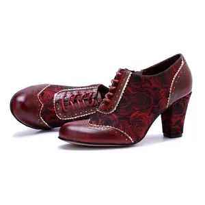 Escarpins en cuir vintage style cour française faits main avec motifs de roses rouges