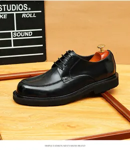 Klassische schwarze Derby-Schuhe aus Leder für Herren mit runder Kappe und Business-Look
